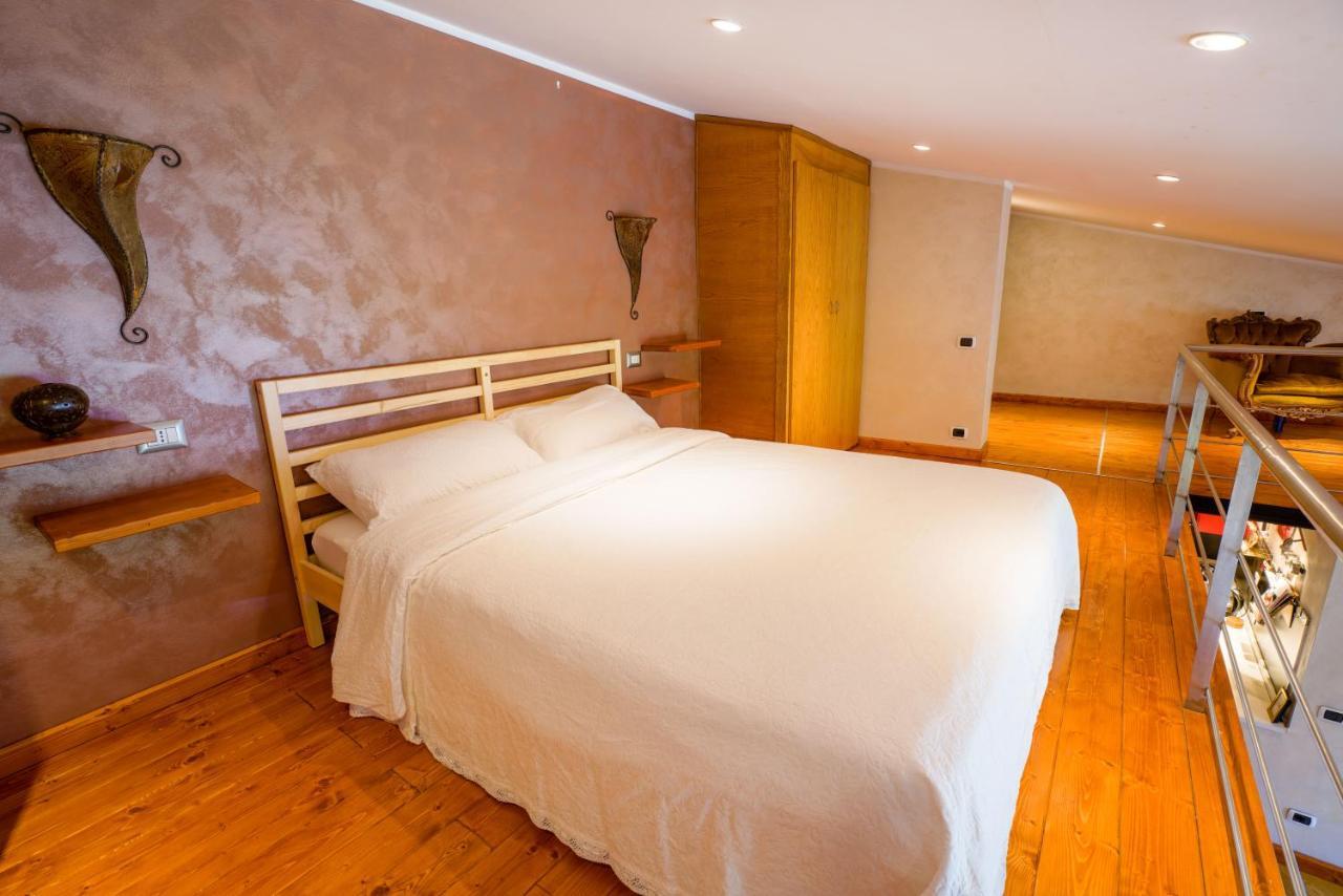 Bed and Breakfast Sa Domo E Giuanne E Giuanna Боза Екстер'єр фото
